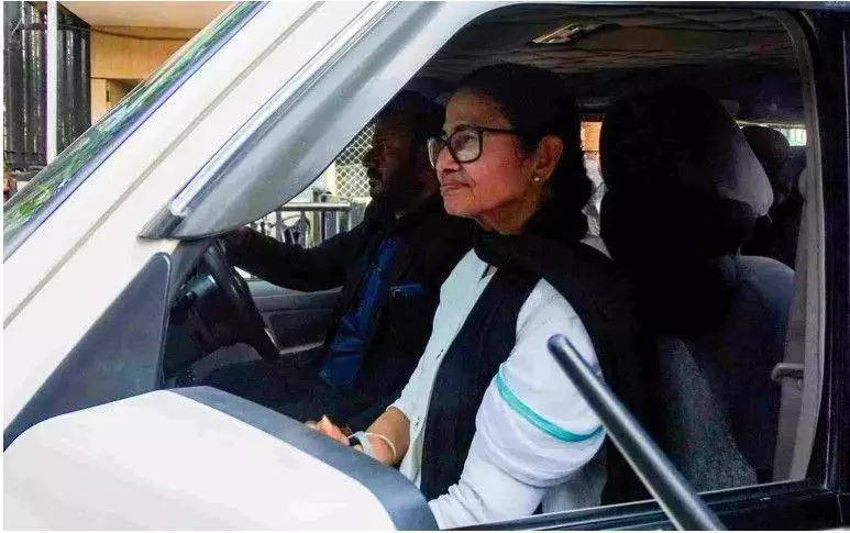 सुप्रीम कोर्ट में चुनाव आयोग से टकराकर ममता बनर्जी ने बनाई सियासी बढ़त, SIR पर सर्वोच्च अदालत की दखल