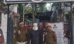 दिल्ली के जनकपुरी हादसा : युवक गड्ढे में गिरा, कॉन्ट्रेक्टर को पता चला लेकिन पुलिस को नहीं बताया