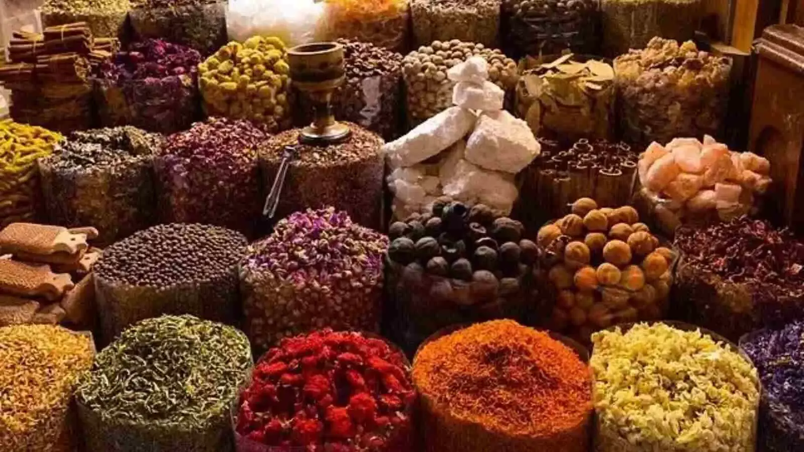 मसालों में कैंसरकारी सूडान डाई: FSSAI ने मिर्च और हल्दी पर बढ़ाई सख्ती