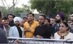 दिल्ली में बाइक सवार की मौत को लेकर बवाल, कैंडल मार्च के दौरान AAP के सौरभ भारद्वाज हिरासत में