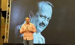 Ajit Pawar Plane Crash: रोहित पवार के तीखे सवालों से गरमाई सियासत, कांग्रेस और AAP ने दिया समर्थन