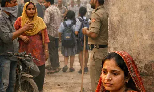 नोएडा के गांवों में बच्चा चोरी की अफवाहों से दहशत, अभिभावकों ने छोड़ी नौकरियां और बदली दिनचर्या