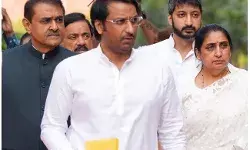 1800 करोड़ की लैंड डील में अजित पवार के बेटे को क्लीन चिट,दो अफसरों पर गिरेगी गाज