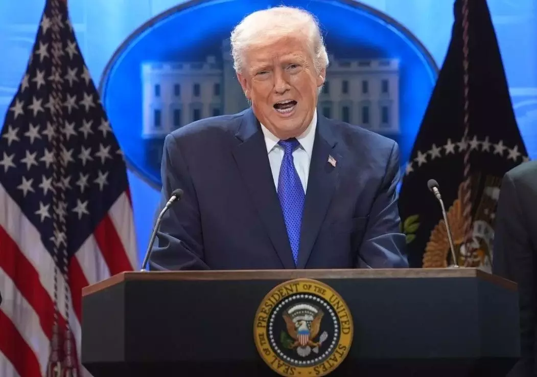 यूएस सुप्रीम कोर्ट के जजों पर डोनाल्ड ट्रंप का तीखा हमला, बोले अब और लगेगा टैरिफ यूएस सुप्रीम कोर्ट के जजों पर डोनाल्ड ट्रंप का तीखा हमला, बोले अब और लगेगा टैरिफ