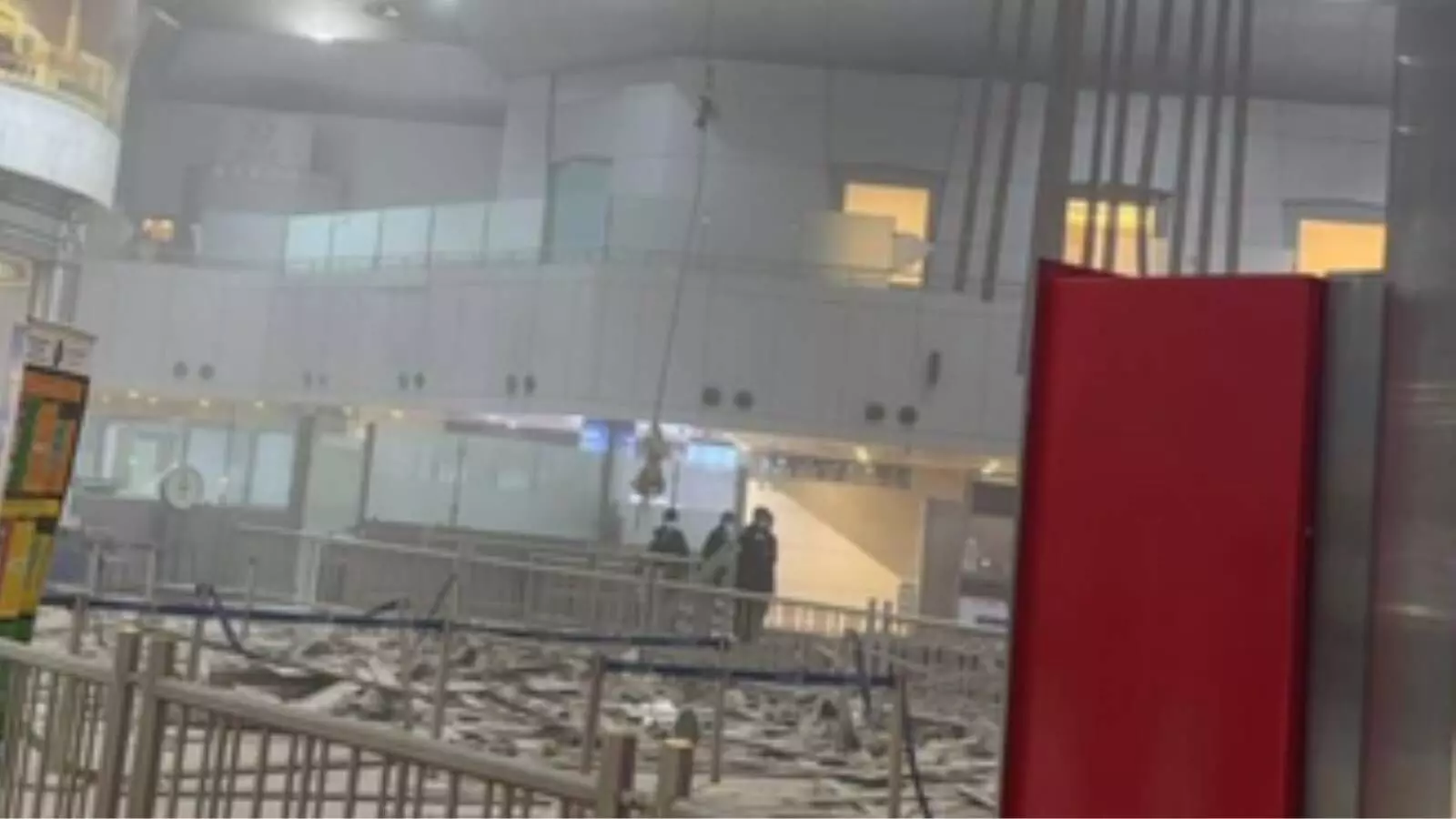 Abu Dhabi Airport Attack: अबू धाबी एयरपोर्ट पर बड़ा ड्रोन हमला, 1 मौत Abu Dhabi Airport Attack: अबू धाबी एयरपोर्ट पर बड़ा ड्रोन हमला, 1 मौत