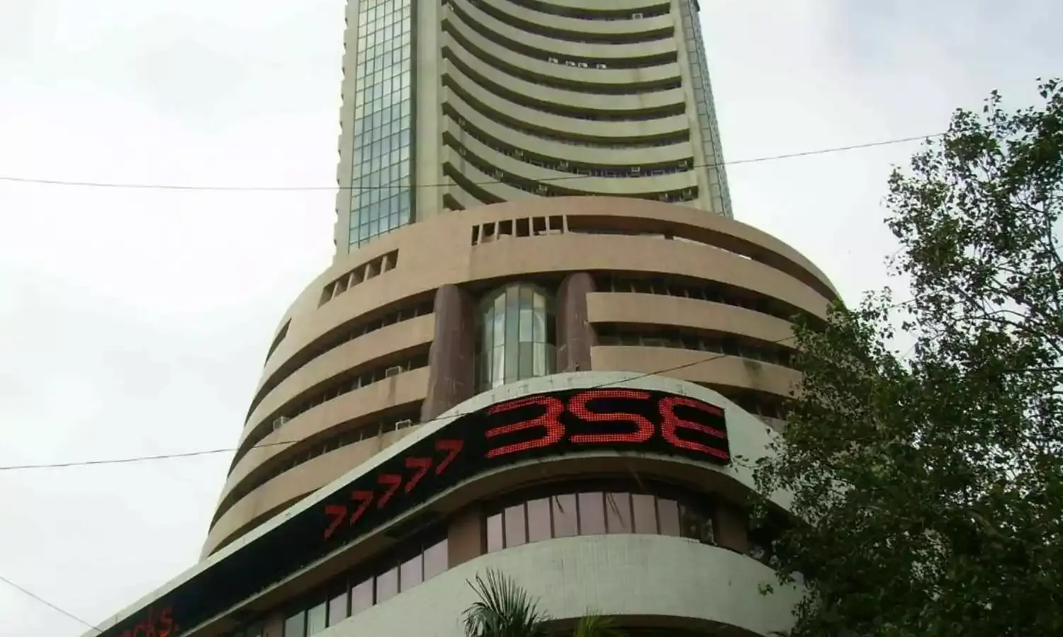 क्या होली पर बाजार खुला है या बंद? जानें शेयर बाज़ार का हाल