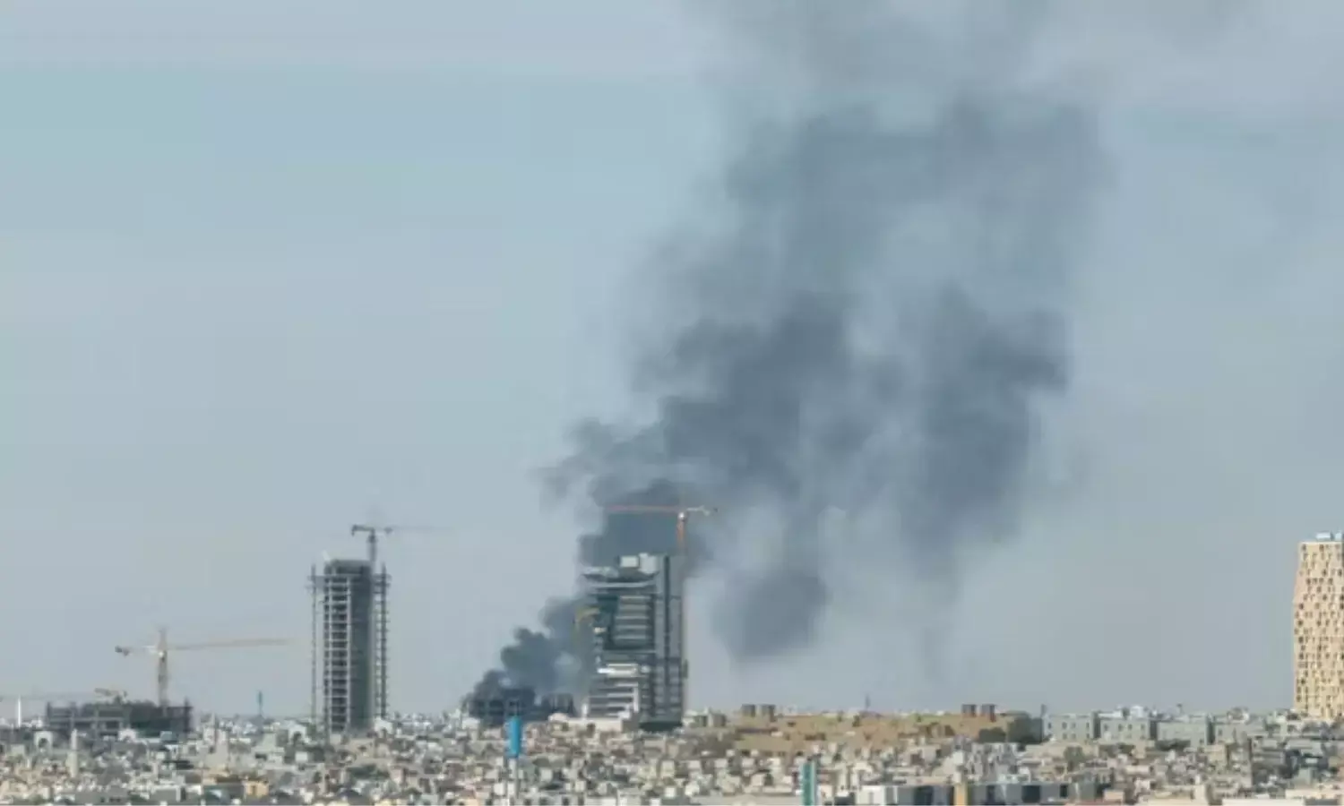 माफ़ी के बाद ईरान का खाड़ी देशों पर भीषण हमला, दुबई एयरपोर्ट बंद