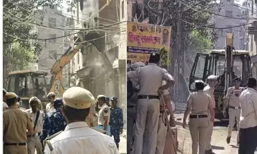 दिल्ली में होली पर हत्या के मामले में आरोपी के घर बुलडोजर एक्शन, अब तक 8 आरोपी पकड़े गए