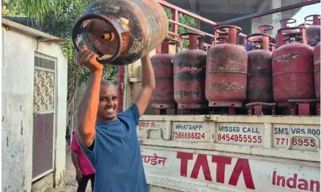 ईरान संकट के बीच सरकार का बड़ा कदम,अब गैस सिलेंडर की अगली बुकिंग 25 दिन बाद