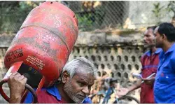LPG संकट से बेंगलुरु और चेन्नई में होटल बंद होने की नौबत, गुरुग्राम के रेस्टोरेंट भी चिंतित