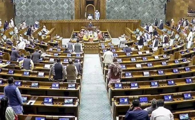 सांसदों की छुट्टी कैंसिल! अब वीकेंड पर भी खुलेगी संसद, सरकार ने रखा प्रस्ताव सांसदों की छुट्टी कैंसिल! अब वीकेंड पर भी खुलेगी संसद, सरकार ने रखा प्रस्ताव