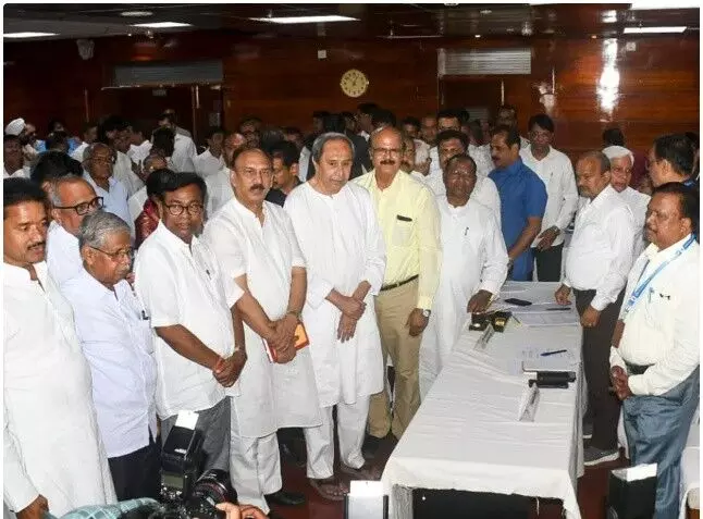 ओडिशा में बड़ा उलटफेर, विपक्षी विधायकों ने BJP समर्थित उम्मीदवार को जिताया ओडिशा में बड़ा उलटफेर, विपक्षी विधायकों ने BJP समर्थित उम्मीदवार को जिताया