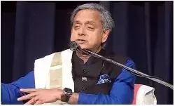 शशि थरूर ने केरल में मुख्यमंत्री पद की संभावना से किया इनकार, कहा  85-00 सीटें जीत सकता है यूडीएफ