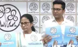 ममता बनर्जी ने जारी किया TMC का घोषणापत्र: EC और मोदी सरकार पर बड़ा हमला