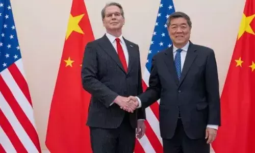 तेल संकट के बीच अमेरिका का बड़ा कदम, ईरानी तेल पर राहत संभव