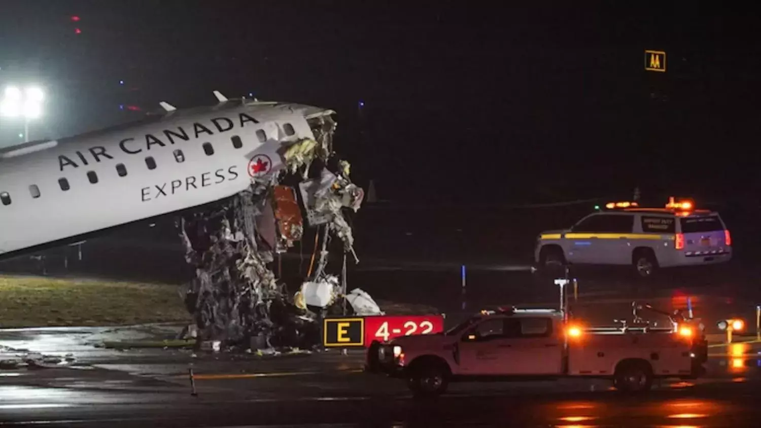 न्यूयॉर्क के लागार्डिया एयरपोर्ट पर बड़ा हादसा, जेट-वाहन टक्कर से उड़ानें ठप