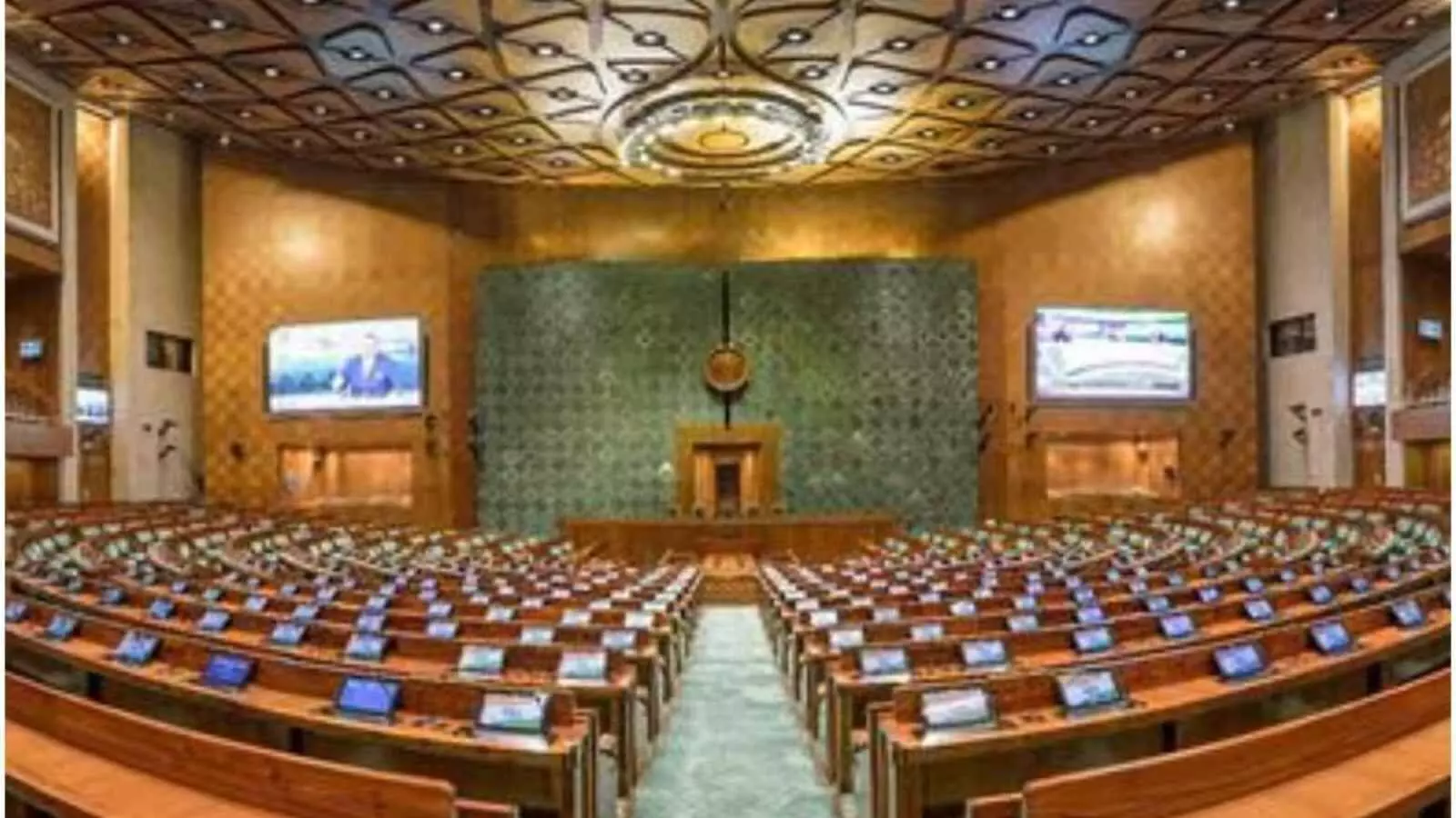 महिला आरक्षण में बड़ा संशोधन: 816 होगी लोकसभा सीटों की संख्या ! जानें प्लान महिला आरक्षण में बड़ा संशोधन: 816 होगी लोकसभा सीटों की संख्या ! जानें प्लान