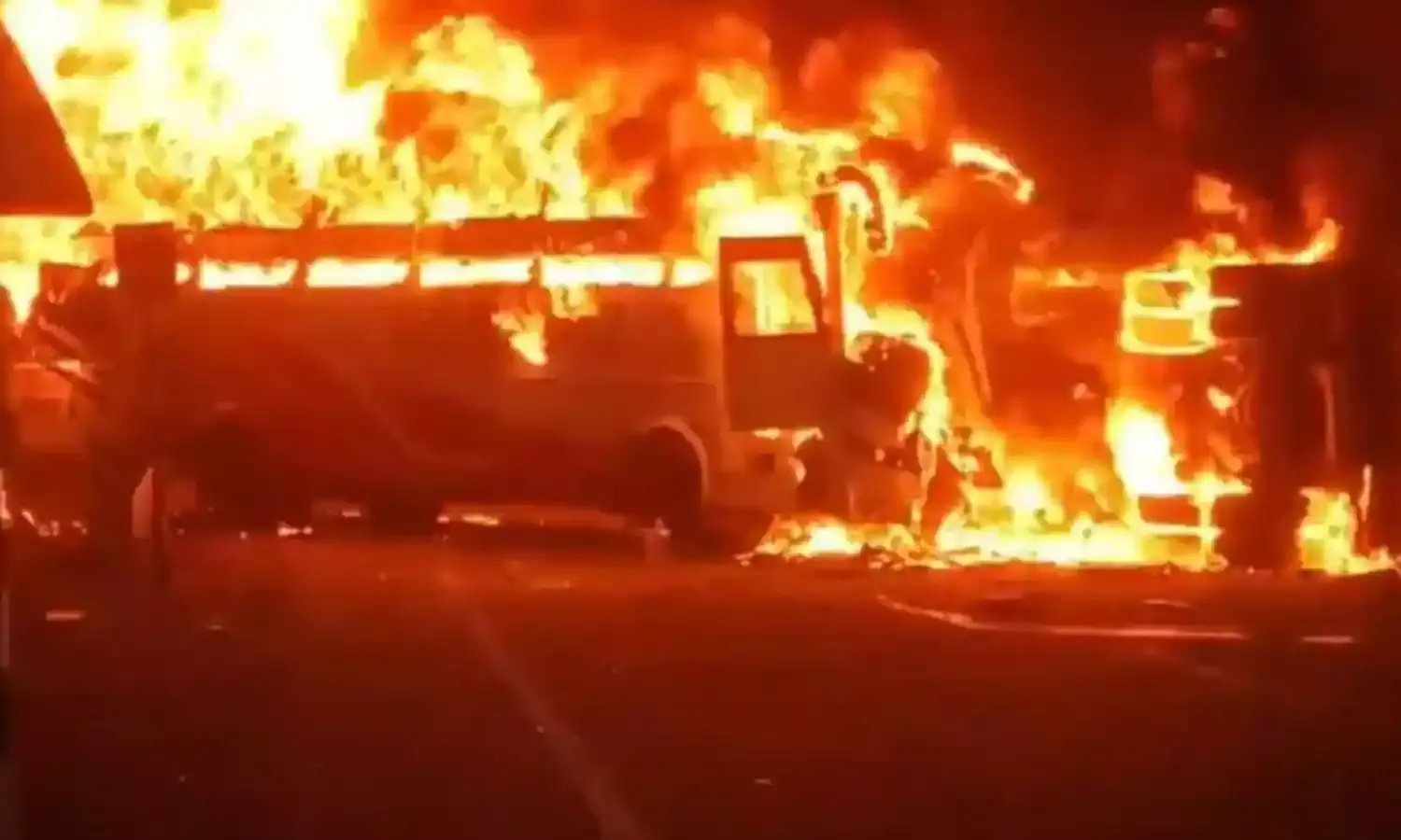 आंध्र बस अग्निकांड: मार्कापुरम जिले में 14 लोग जलकर मौत का शिकार