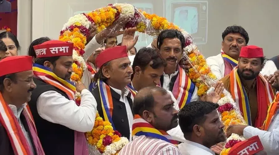 LPG संकट पर अखिलेश का तंज़-एलपीजी का मतलब लापता गैस’ ! योगी सरकार में हुए सारे MoU की जाँच की माँग