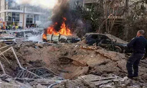 अबू धाबी में बैलिस्टिक मिसाइल का मलबा गिरने से भारतीय की मौत, हड़कंप