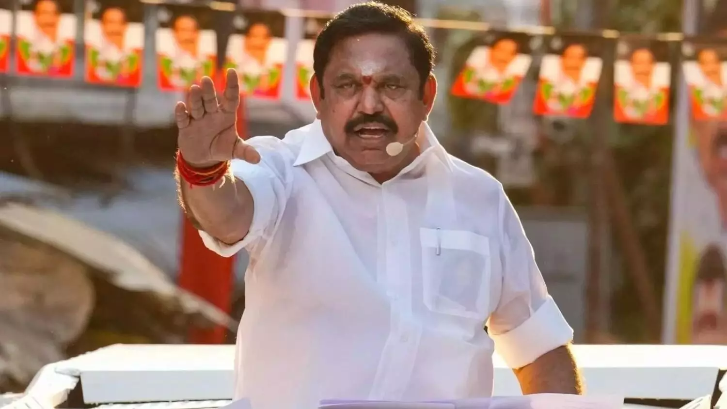 AIADMK के वादों से गरमाई राजनीति, फ्रीबीज़ बनाम विकास की बहस तेज AIADMK के वादों से गरमाई राजनीति, फ्रीबीज़ बनाम विकास की बहस तेज