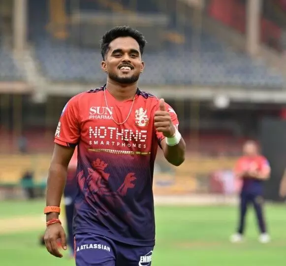 ट्रक ड्राइवर के बेटे की चमकी किस्मत, RCB ने 5.2 करोड़ देकर चौंकाया, अब दिखाएगा IPL में जलवा ट्रक ड्राइवर के बेटे की चमकी किस्मत, RCB ने 5.2 करोड़ देकर चौंकाया, अब दिखाएगा IPL में जलवा