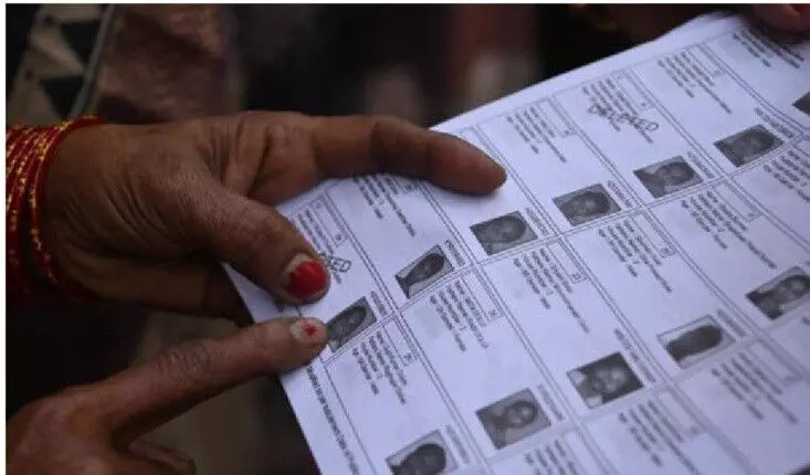 पश्चिम बंगाल में चुनाव आयोग की दूसरी मतदाता सूची में 12 लाख नामों का पत्ता साफ पश्चिम बंगाल में चुनाव आयोग की दूसरी मतदाता सूची में 12 लाख नामों का पत्ता साफ