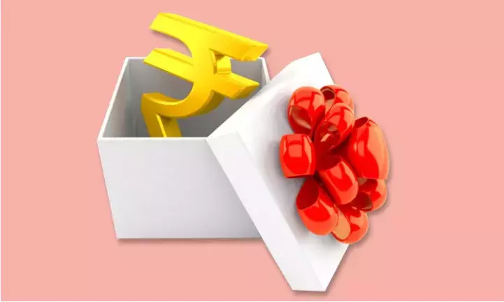 म्यूचुअल फंड गिफ्ट करना चाहते हैैं? सेबी के MF वाउचर प्रस्ताव के बारे में सब कुछ जानिए
