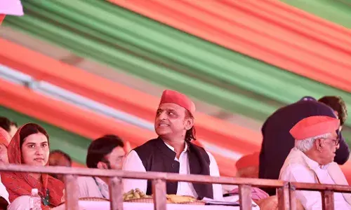 दादरी रैली में अखिलेश यादव ने कसा तंज- “नोएडा एयरपोर्ट का उद्घाटन करके बेच तो नहीं दोगे?”