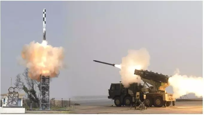 भारत को क्यों चाहिए एकीकृत रॉकेट फोर्स? बदलते युद्ध का नया सच भारत को क्यों चाहिए एकीकृत रॉकेट फोर्स? बदलते युद्ध का नया सच