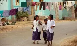 कर्नाटक सरकार की मुसीबत, गर्माया हुआ है कक्षा 1 में दाखिले का मुद्दा