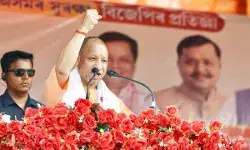 असम चुनाव में यूपी मॉडल का जिक्र, योगी बोले- यूपी में सड़कों पर नमाज नहीं, दंगाइयों की संपत्ति जब्त