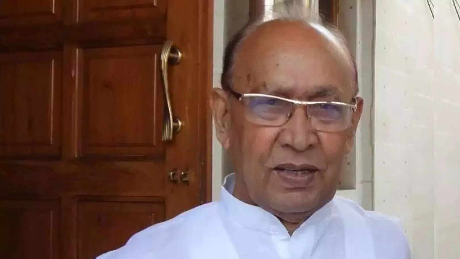 हरियाणा कांग्रेस के 5 विधायकों पर पार्टी विरोधी गतिविधियों का आरोप हरियाणा कांग्रेस के 5 विधायकों पर पार्टी विरोधी गतिविधियों का आरोप