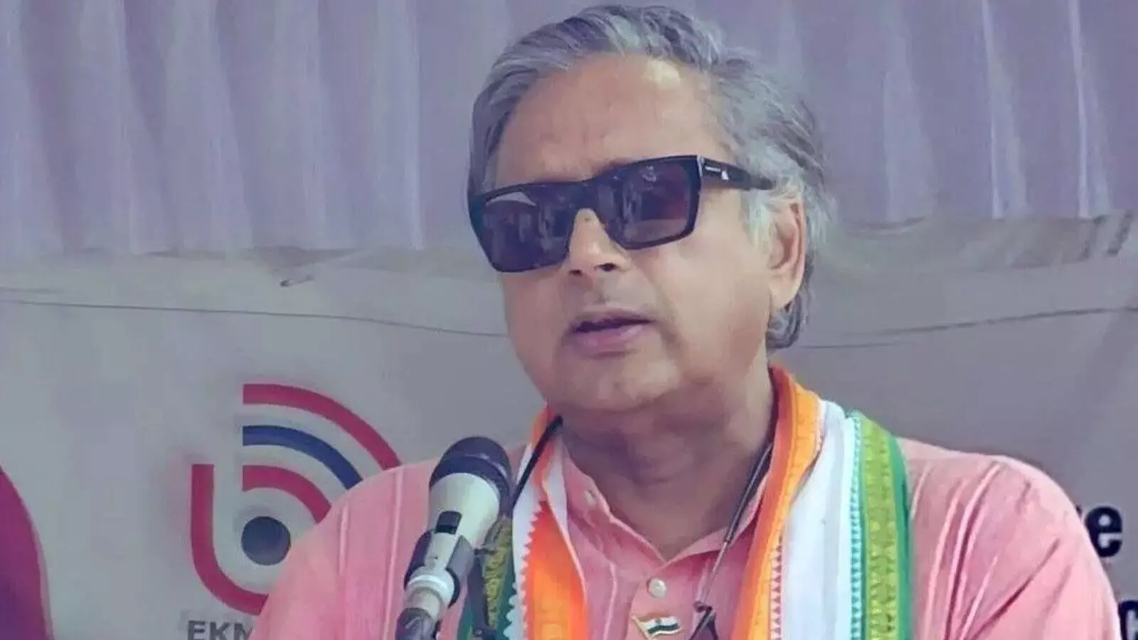 केरल में शशि थरूर के गनमैन और ड्राइवर पर हमला, एक आरोपी गिरफ्तार केरल में शशि थरूर के गनमैन और ड्राइवर पर हमला, एक आरोपी गिरफ्तार