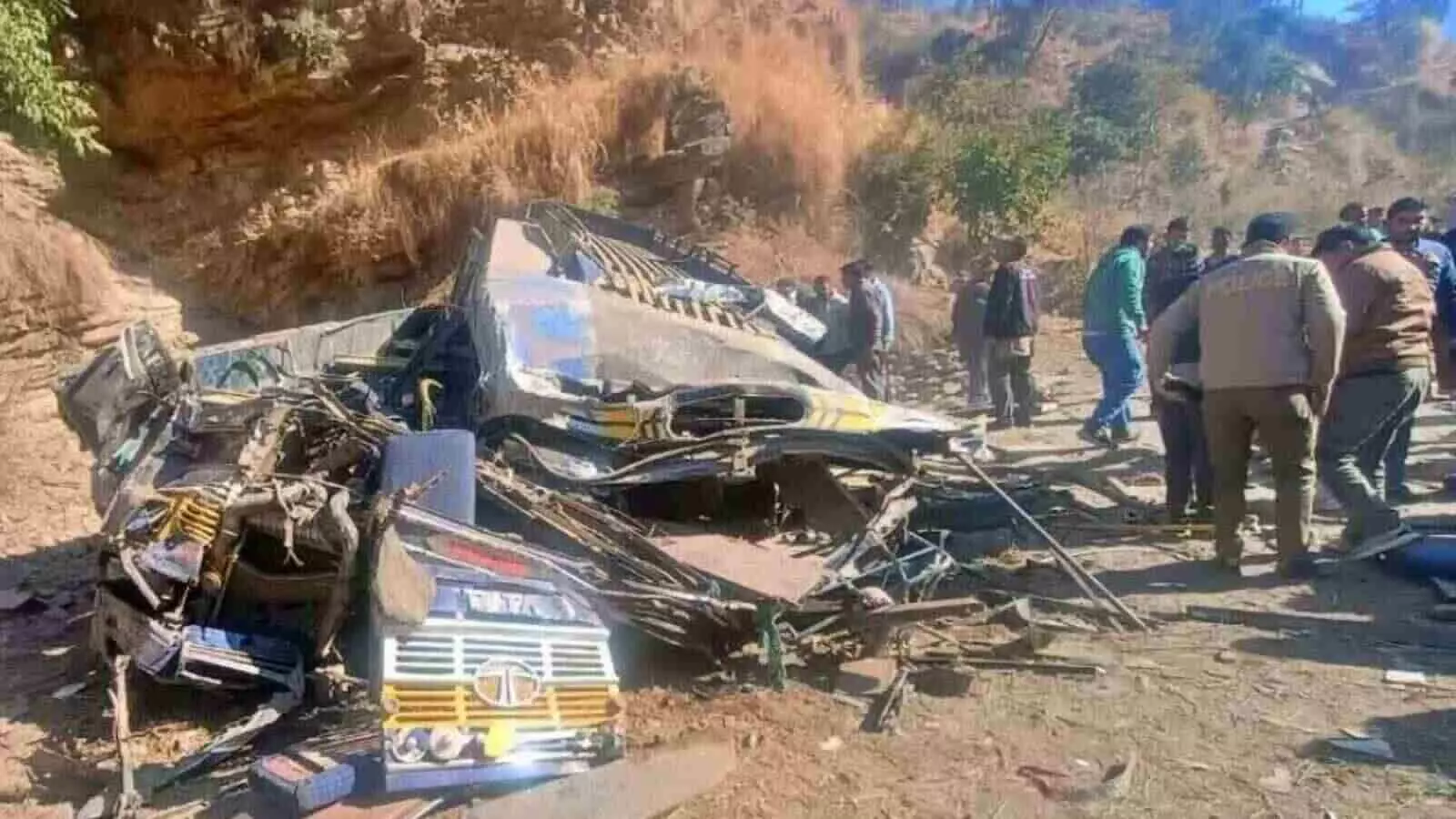 कुल्लू बस हादसा: सोज्झा में खाई में गिरी बस, 4 की मौत और 18 घायल कुल्लू बस हादसा: सोज्झा में खाई में गिरी बस, 4 की मौत और 18 घायल