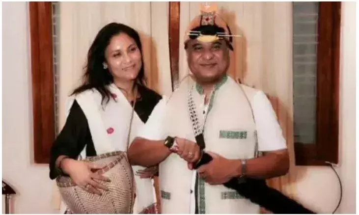 असम की चुनावी लड़ाई, हिमंता की पत्नी पर आई :  विदेशी संपत्ति और पासपोर्ट को लेकर कांग्रेस के गंभीर आरोप