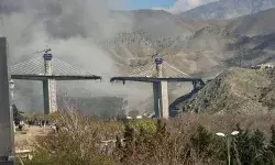 ट्रंप के टारगेट पर ये बड़े ब्रिज और पावर प्लांट, ईरान पर संकट गहराया