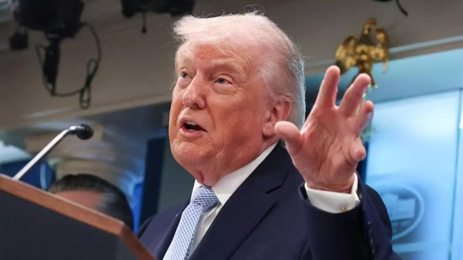 ‘खून बहता रहा, पहाड़ चढ़ता रहा’, ट्रंप बोले- 48 घंटे तक पायलट ने दी मौत को मात ‘खून बहता रहा, पहाड़ चढ़ता रहा’, ट्रंप बोले- 48 घंटे तक पायलट ने दी मौत को मात