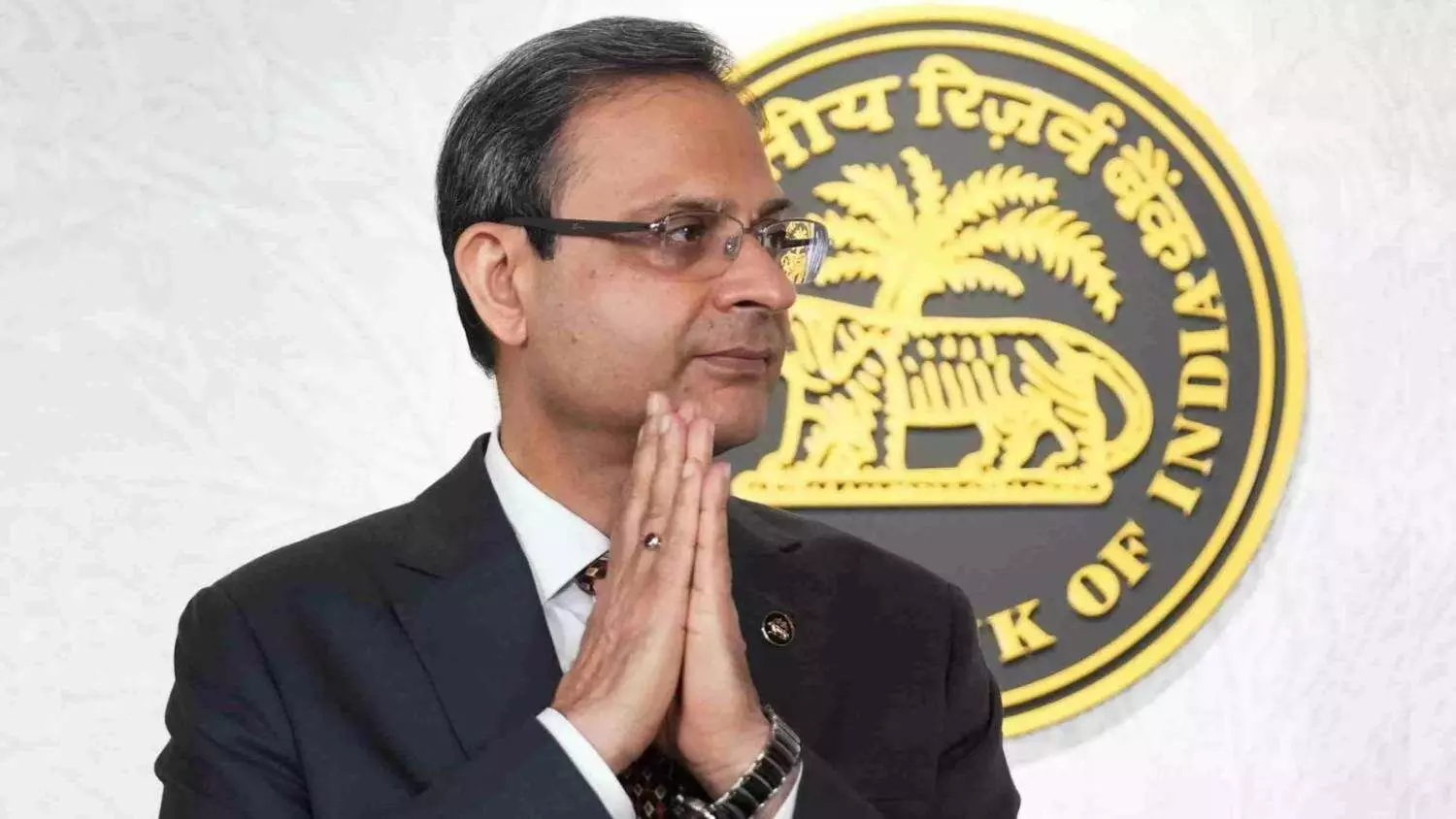 महंगाई की स्थिति के बीच RBI का फैसला, स्थिर रहेंगी मुख्य ब्याज दरें महंगाई की स्थिति के बीच RBI का फैसला, स्थिर रहेंगी मुख्य ब्याज दरें