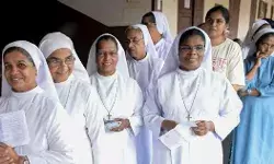 पुराने सारे रेकॉर्ड तोड़ देगी केरल चुनाव की वोटिंग? मतदाताओं का सैलाब