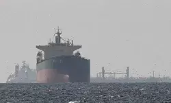 हॉ़र्मुज़ जलडमरूमध्य से गुजरे 2 अमेरिकी युद्धपोत, ट्रंप ने कहा- हॉर्मुज को साफ करने की प्रक्रिया