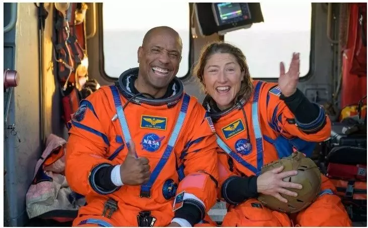 टॉयलेट गड़बड़ी से सफल लैंडिंग तक: आर्टेमिस II मिशन की पूरी कहानी टॉयलेट गड़बड़ी से सफल लैंडिंग तक: आर्टेमिस II मिशन की पूरी कहानी