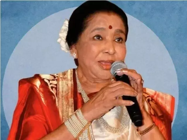 दिग्गज गायिका आशा भोसले को कार्डियक अरेस्ट, गंभीर हालत में मुंबई के अस्पताल में ICU में भर्ती दिग्गज गायिका आशा भोसले को कार्डियक अरेस्ट, गंभीर हालत में मुंबई के अस्पताल में ICU में भर्ती