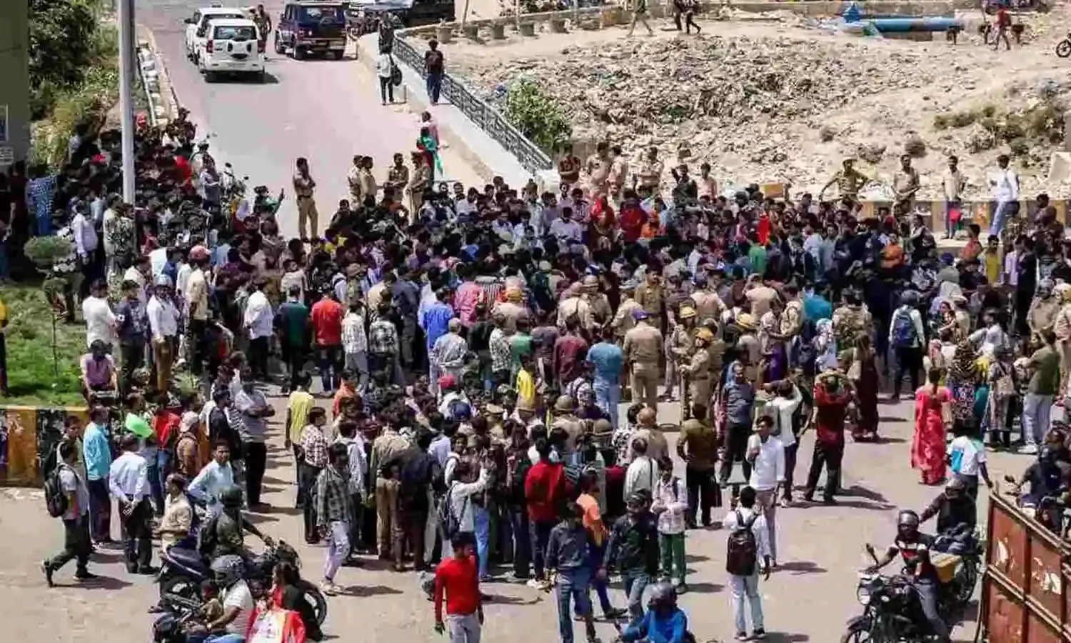 हरियाणा से सुलगी आग, नोएडा में बवाल; क्या है मजदूर की मजबूरी?