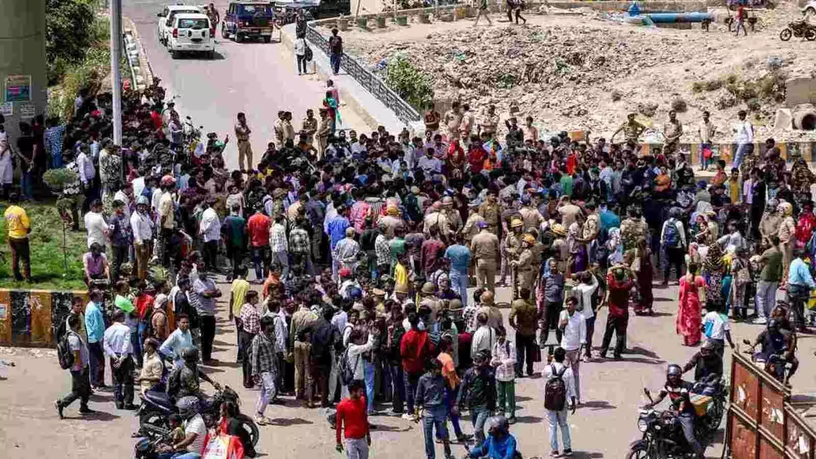 हरियाणा से सुलगी आग, नोएडा में बवाल; क्या है मजदूर की मजबूरी? हरियाणा से सुलगी आग, नोएडा में बवाल; क्या है मजदूर की मजबूरी?