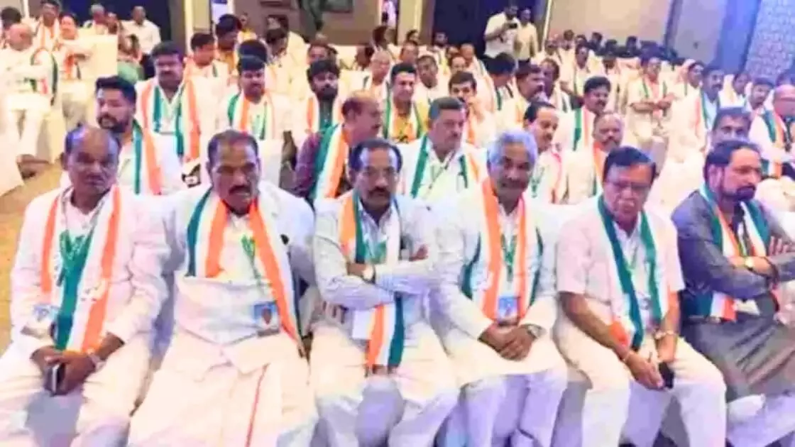 कांग्रेस में दोफाड़, क्यों कर्नाटक की राजनीति का केंद्र बनी दिल्ली? कांग्रेस में दोफाड़, क्यों कर्नाटक की राजनीति का केंद्र बनी दिल्ली?