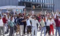 नोएडा में बवाल और आगजनी के बाद यूपी सरकार एक्टिव, न्यूनतम मजदूरी बढ़ी