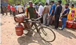 मार्च में भारत की LPG खपत 13% घटी, ईरान युद्ध से सप्लाई प्रभावित होने का पड़ा असर