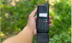 श्रीनगर एयरपोर्ट पर सैटेलाइट फोन के साथ दो लोग हिरासत में, रिपोर्ट्स में एक अमेरिकी नागरिक शामिल