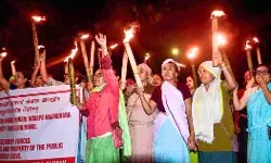 मशाल रैली में बवाल के बाद 21 गिरफ्तार, सुरक्षाबलों पर फेंके पेट्रोल बम